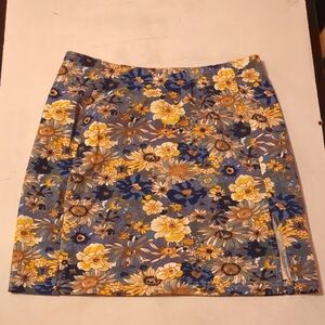 Size S/4 floral pattern skirt
